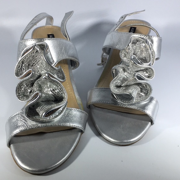 NWOT Alexa Marie Silver Sandals (B2031) - Picture 2 of 8